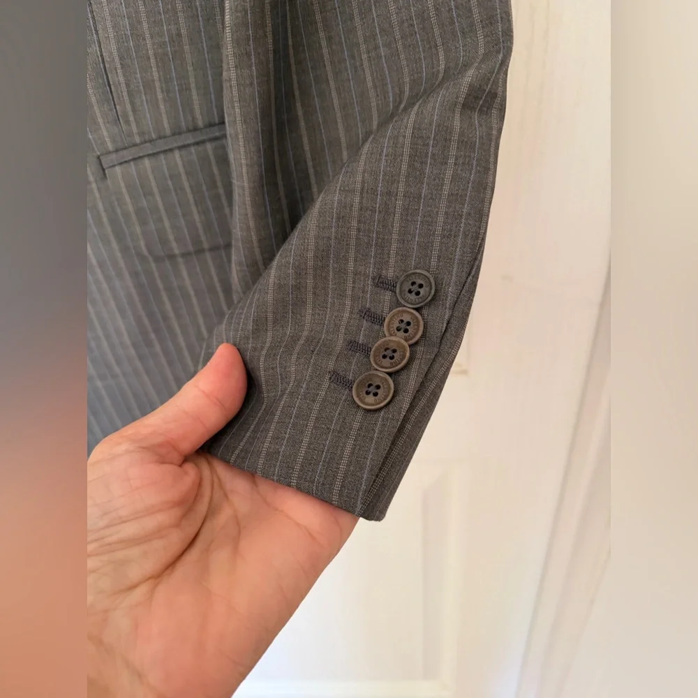 New VALENTINO Men’s Grey Stripe Fleece Wool Notch Lapel Suit, Sz 38